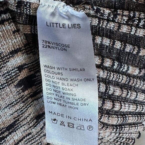 Little Lies Top Button Down Tight Stretchy Womens Size Medium Large - Picture 7 of 7